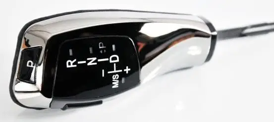 Ручка АКПП Е60 стиль для BMW E60 дорестайл, Е61 дорестайл, E83, E53 рестайл. Темный. Хром. Без подсветки.