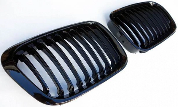 Решетки радиатора для BMW E46 седан 1998-01, компакт 2001-04. Черные