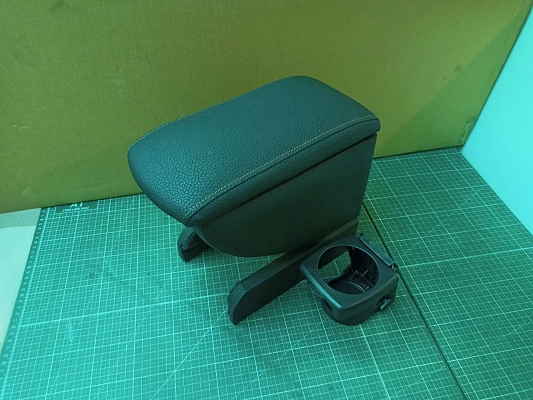 Подлокотник VW Golf 4