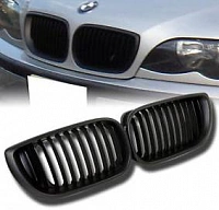Решетки радиатора для BMW E46 2002-04 седан. Черные