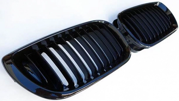 Решетки радиатора для BMW E46 седан 2002-04. Черные